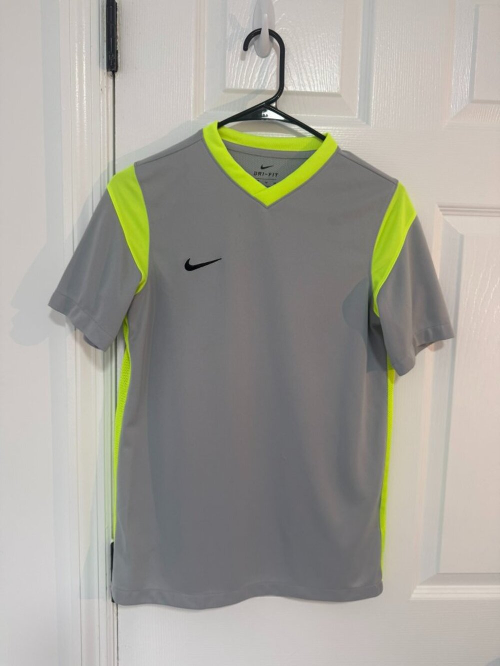 Nike Dri-FIT Men’s XL Gray Volt Neon Yellow Performance Soccer Shirt